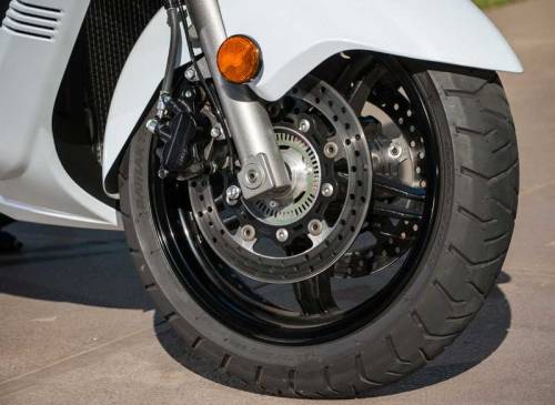 suzuki-burgman-650-wheel.jpg